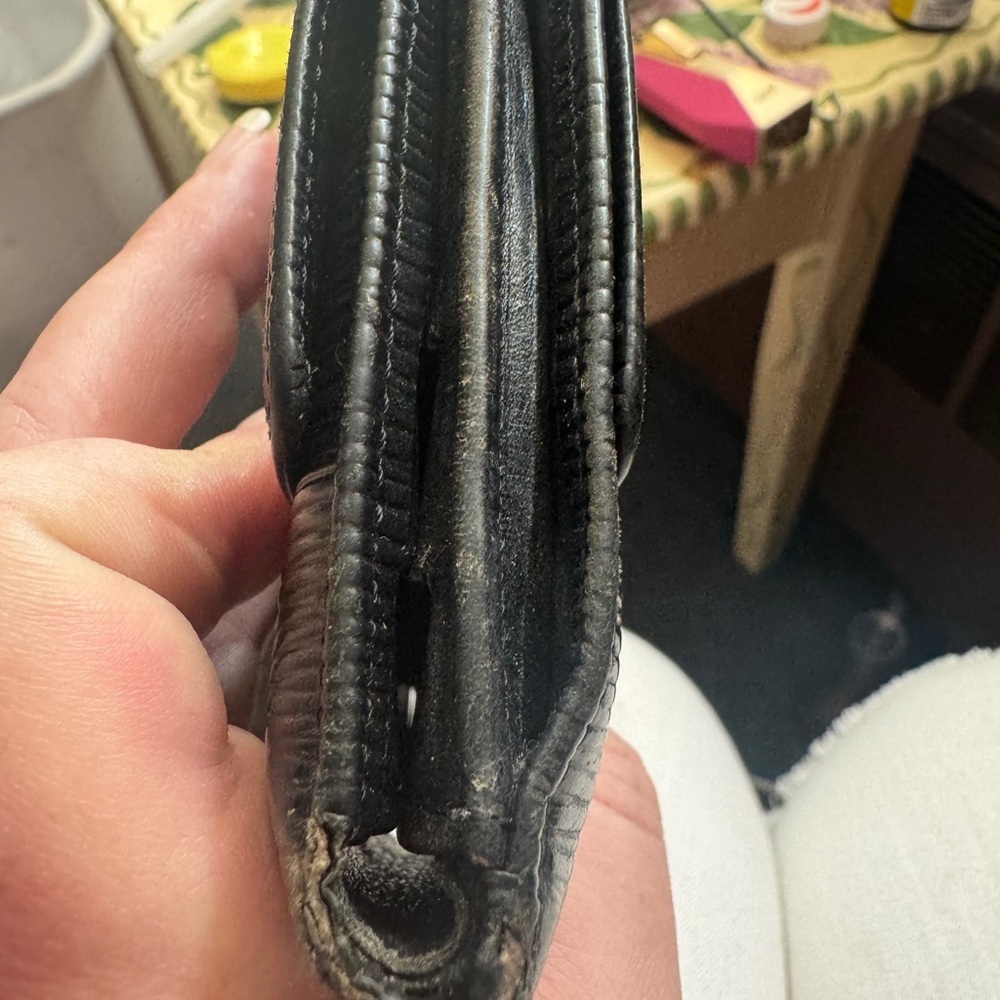 Authentic Epi wallet Black Louis Vuitton Men's - Picture 7 of 10